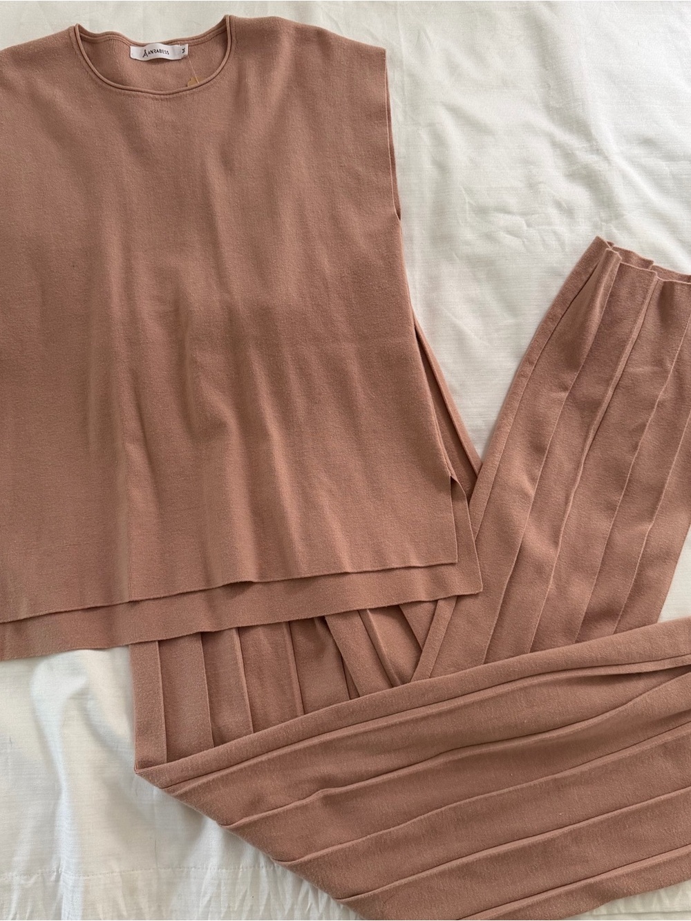 Matching lounge set with sweater tank and pleated sweater pants size women’s m